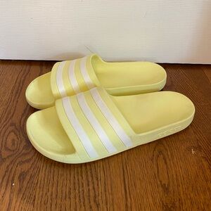Adidas Adilette Slides Womens Shoes Pulse Yellow Cloud White Sandals Size 9